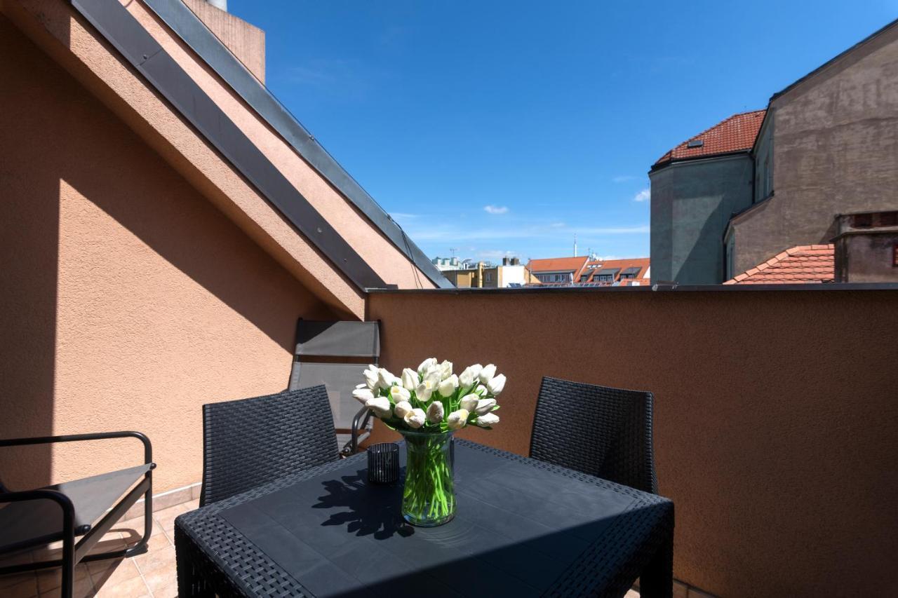 Bohemian Dreams Apartments And Suites By Dwellfort Prague Exterior photo