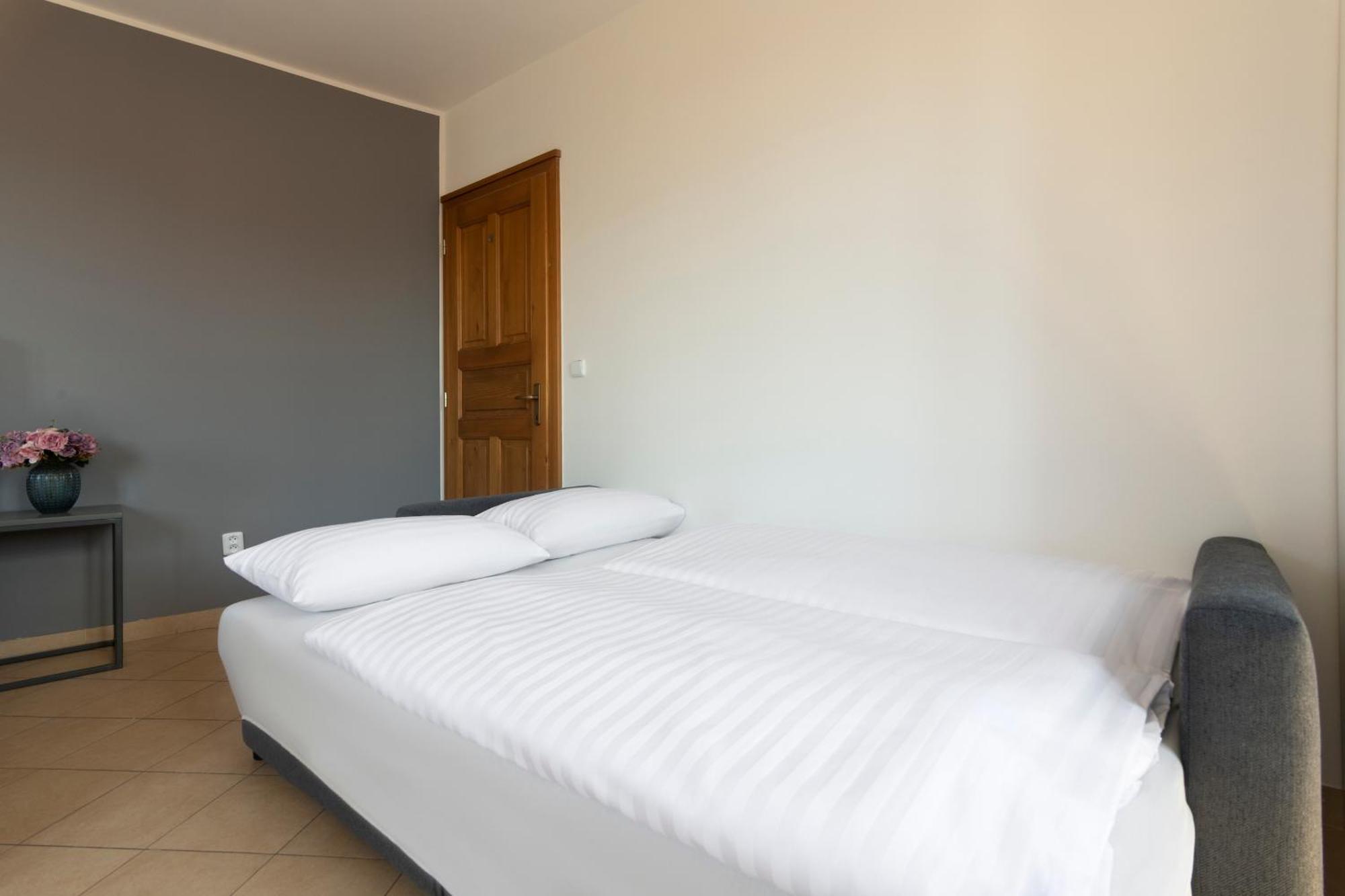 Bohemian Dreams Apartments And Suites By Dwellfort Prague Room photo