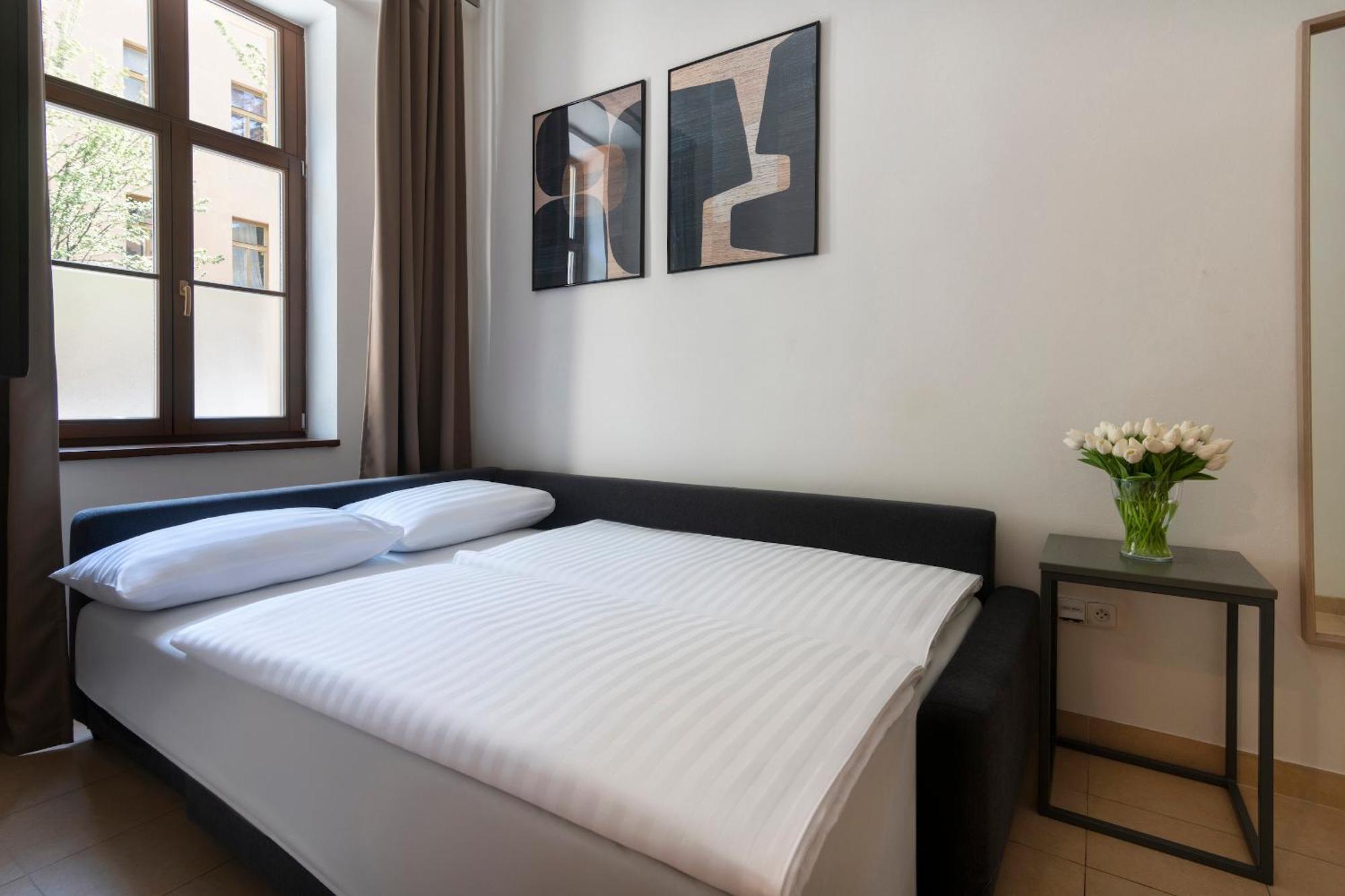 Bohemian Dreams Apartments And Suites By Dwellfort Prague Room photo