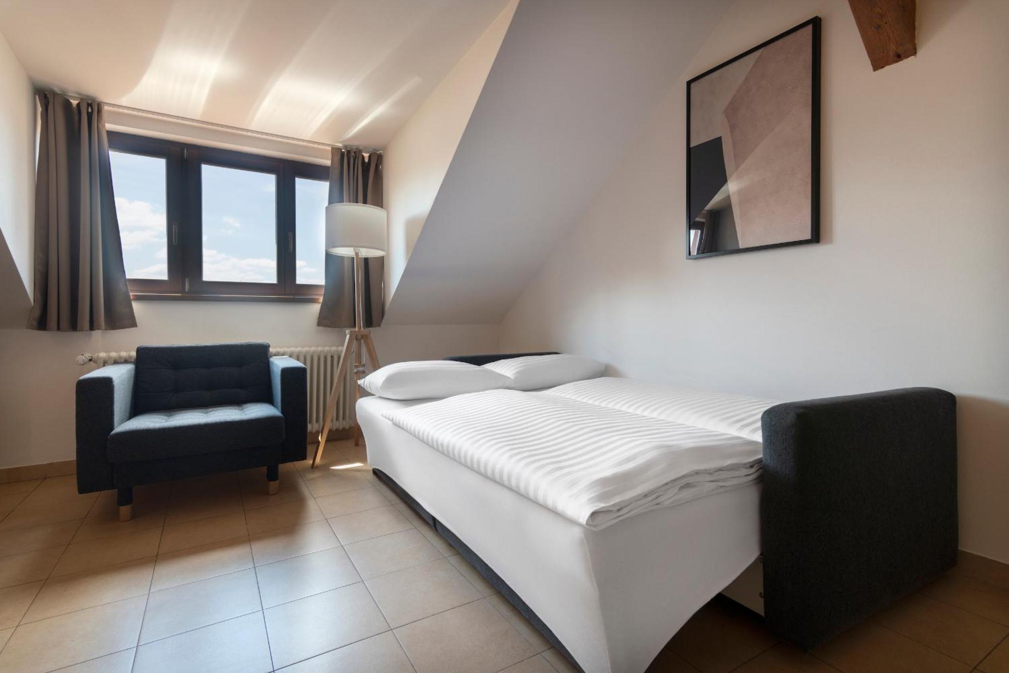 Bohemian Dreams Apartments And Suites By Dwellfort Prague Room photo